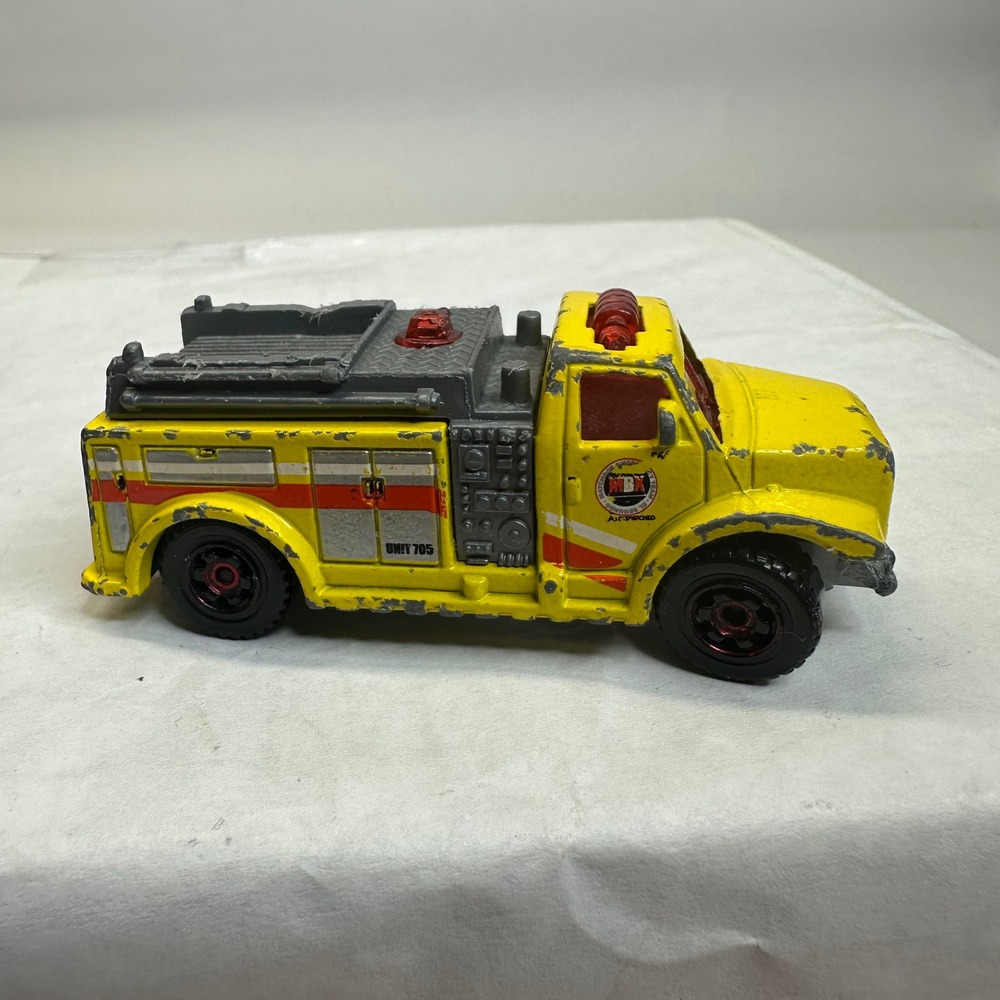 Matchbox Highway‎ Rescue Fire Truck Yellow MB566 Unit 705 2002 Mattel Diecast